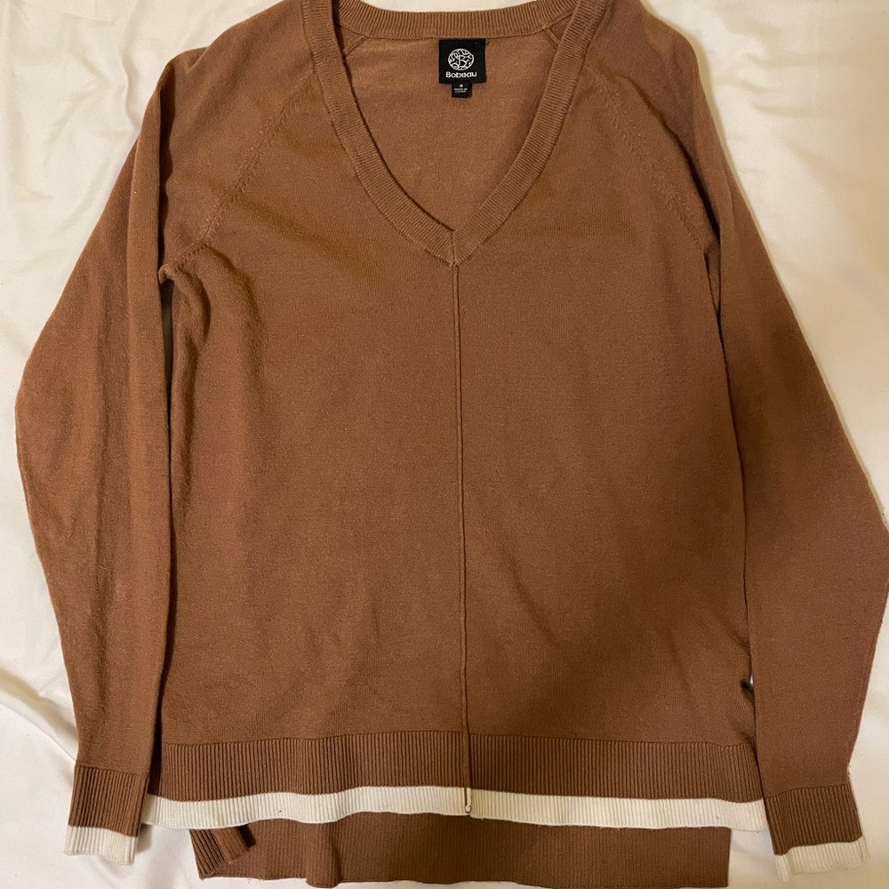 Bobeau Brown V-Neck Sweater with Ribbed Cuffs